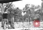 Standbild amerikanischen Entertainer Bougainville Island Papua Neu Guinea, 1944, aus Sekunde 11 historischem Filmmaterial Videoclip 65675057650