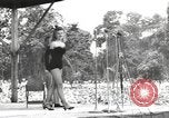 Standbild amerikanischen Entertainer Bougainville Island Papua Neu Guinea, 1944, aus Sekunde 12 historischem Filmmaterial Videoclip 65675057650