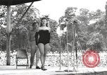Standbild amerikanischen Entertainer Bougainville Island Papua Neu Guinea, 1944, aus Sekunde 13 historischem Filmmaterial Videoclip 65675057650