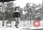 Standbild amerikanischen Entertainer Bougainville Island Papua Neu Guinea, 1944, aus Sekunde 14 historischem Filmmaterial Videoclip 65675057650