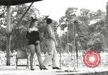 Standbild amerikanischen Entertainer Bougainville Island Papua Neu Guinea, 1944, aus Sekunde 15 historischem Filmmaterial Videoclip 65675057650