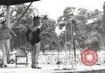 Standbild amerikanischen Entertainer Bougainville Island Papua Neu Guinea, 1944, aus Sekunde 19 historischem Filmmaterial Videoclip 65675057650