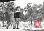 Standbild amerikanischen Entertainer Bougainville Island Papua Neu Guinea, 1944, aus Sekunde 20 historischem Filmmaterial Videoclip 65675057650