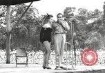 Standbild amerikanischen Entertainer Bougainville Island Papua Neu Guinea, 1944, aus Sekunde 27 historischem Filmmaterial Videoclip 65675057650