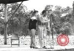 Standbild amerikanischen Entertainer Bougainville Island Papua Neu Guinea, 1944, aus Sekunde 30 historischem Filmmaterial Videoclip 65675057650
