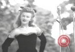 Standbild amerikanischen Entertainer Bougainville Island Papua Neu Guinea, 1944, aus Sekunde 42 historischem Filmmaterial Videoclip 65675057650