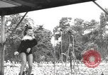 Standbild amerikanischen Entertainer Bougainville Island Papua Neu Guinea, 1944, aus Sekunde 49 historischem Filmmaterial Videoclip 65675057650