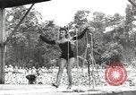 Standbild amerikanischen Entertainer Bougainville Island Papua Neu Guinea, 1944, aus Sekunde 54 historischem Filmmaterial Videoclip 65675057650