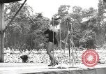 Standbild amerikanischen Entertainer Bougainville Island Papua Neu Guinea, 1944, aus Sekunde 58 historischem Filmmaterial Videoclip 65675057650