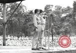 Standbild amerikanischen Entertainer Bougainville Island Papua Neu Guinea, 1944, aus Sekunde 6 historischem Filmmaterial Videoclip 65675057651