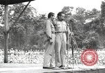 Standbild amerikanischen Entertainer Bougainville Island Papua Neu Guinea, 1944, aus Sekunde 13 historischem Filmmaterial Videoclip 65675057651