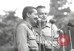Standbild amerikanischen Entertainer Bougainville Island Papua Neu Guinea, 1944, aus Sekunde 27 historischem Filmmaterial Videoclip 65675057651