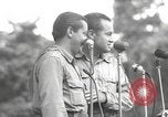 Standbild amerikanischen Entertainer Bougainville Island Papua Neu Guinea, 1944, aus Sekunde 29 historischem Filmmaterial Videoclip 65675057651