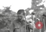 Standbild amerikanischen Entertainer Bougainville Island Papua Neu Guinea, 1944, aus Sekunde 42 historischem Filmmaterial Videoclip 65675057651