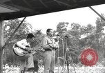 Standbild amerikanischen Entertainer Bougainville Island Papua Neu Guinea, 1944, aus Sekunde 44 historischem Filmmaterial Videoclip 65675057651