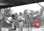 Standbild amerikanischen Entertainer Bougainville Island Papua Neu Guinea, 1944, aus Sekunde 46 historischem Filmmaterial Videoclip 65675057651