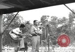 Standbild amerikanischen Entertainer Bougainville Island Papua Neu Guinea, 1944, aus Sekunde 47 historischem Filmmaterial Videoclip 65675057651