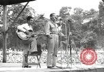 Standbild amerikanischen Entertainer Bougainville Island Papua Neu Guinea, 1944, aus Sekunde 50 historischem Filmmaterial Videoclip 65675057651