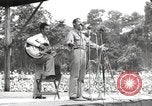 Standbild amerikanischen Entertainer Bougainville Island Papua Neu Guinea, 1944, aus Sekunde 52 historischem Filmmaterial Videoclip 65675057651