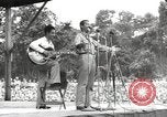 Standbild amerikanischen Entertainer Bougainville Island Papua Neu Guinea, 1944, aus Sekunde 54 historischem Filmmaterial Videoclip 65675057651