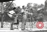 Standbild amerikanischen Entertainer Bougainville Island Papua Neu Guinea, 1944, aus Sekunde 55 historischem Filmmaterial Videoclip 65675057651