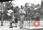 Standbild amerikanischen Entertainer Bougainville Island Papua Neu Guinea, 1944, aus Sekunde 58 historischem Filmmaterial Videoclip 65675057651