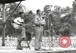 Standbild amerikanischen Entertainer Bougainville Island Papua Neu Guinea, 1944, aus Sekunde 60 historischem Filmmaterial Videoclip 65675057651