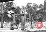 Standbild amerikanischen Entertainer Bougainville Island Papua Neu Guinea, 1944, aus Sekunde 61 historischem Filmmaterial Videoclip 65675057651