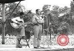 Standbild amerikanischen Entertainer Bougainville Island Papua Neu Guinea, 1944, aus Sekunde 62 historischem Filmmaterial Videoclip 65675057651