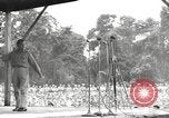 Standbild amerikanischen Entertainer Bougainville Island Papua Neu Guinea, 1944, aus Sekunde 8 historischem Filmmaterial Videoclip 65675057652