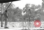 Standbild amerikanischen Entertainer Bougainville Island Papua Neu Guinea, 1944, aus Sekunde 9 historischem Filmmaterial Videoclip 65675057652