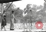 Standbild amerikanischen Entertainer Bougainville Island Papua Neu Guinea, 1944, aus Sekunde 11 historischem Filmmaterial Videoclip 65675057652
