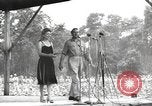 Standbild amerikanischen Entertainer Bougainville Island Papua Neu Guinea, 1944, aus Sekunde 13 historischem Filmmaterial Videoclip 65675057652