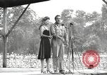 Standbild amerikanischen Entertainer Bougainville Island Papua Neu Guinea, 1944, aus Sekunde 15 historischem Filmmaterial Videoclip 65675057652