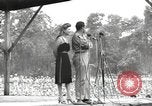 Standbild amerikanischen Entertainer Bougainville Island Papua Neu Guinea, 1944, aus Sekunde 18 historischem Filmmaterial Videoclip 65675057652