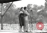 Standbild amerikanischen Entertainer Bougainville Island Papua Neu Guinea, 1944, aus Sekunde 19 historischem Filmmaterial Videoclip 65675057652
