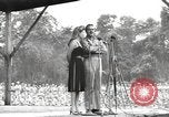 Standbild amerikanischen Entertainer Bougainville Island Papua Neu Guinea, 1944, aus Sekunde 21 historischem Filmmaterial Videoclip 65675057652