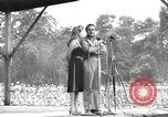 Standbild amerikanischen Entertainer Bougainville Island Papua Neu Guinea, 1944, aus Sekunde 22 historischem Filmmaterial Videoclip 65675057652