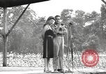 Standbild amerikanischen Entertainer Bougainville Island Papua Neu Guinea, 1944, aus Sekunde 23 historischem Filmmaterial Videoclip 65675057652