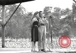 Standbild amerikanischen Entertainer Bougainville Island Papua Neu Guinea, 1944, aus Sekunde 24 historischem Filmmaterial Videoclip 65675057652
