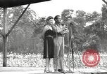 Standbild amerikanischen Entertainer Bougainville Island Papua Neu Guinea, 1944, aus Sekunde 27 historischem Filmmaterial Videoclip 65675057652