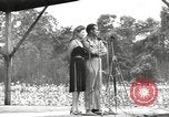 Standbild amerikanischen Entertainer Bougainville Island Papua Neu Guinea, 1944, aus Sekunde 28 historischem Filmmaterial Videoclip 65675057652