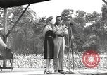 Standbild amerikanischen Entertainer Bougainville Island Papua Neu Guinea, 1944, aus Sekunde 30 historischem Filmmaterial Videoclip 65675057652