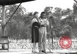 Standbild amerikanischen Entertainer Bougainville Island Papua Neu Guinea, 1944, aus Sekunde 31 historischem Filmmaterial Videoclip 65675057652