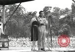 Standbild amerikanischen Entertainer Bougainville Island Papua Neu Guinea, 1944, aus Sekunde 34 historischem Filmmaterial Videoclip 65675057652