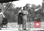 Standbild amerikanischen Entertainer Bougainville Island Papua Neu Guinea, 1944, aus Sekunde 35 historischem Filmmaterial Videoclip 65675057652