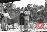 Standbild amerikanischen Entertainer Bougainville Island Papua Neu Guinea, 1944, aus Sekunde 36 historischem Filmmaterial Videoclip 65675057652