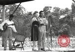 Standbild amerikanischen Entertainer Bougainville Island Papua Neu Guinea, 1944, aus Sekunde 38 historischem Filmmaterial Videoclip 65675057652