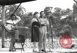 Standbild amerikanischen Entertainer Bougainville Island Papua Neu Guinea, 1944, aus Sekunde 42 historischem Filmmaterial Videoclip 65675057652