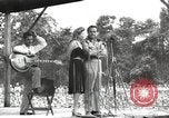 Standbild amerikanischen Entertainer Bougainville Island Papua Neu Guinea, 1944, aus Sekunde 43 historischem Filmmaterial Videoclip 65675057652